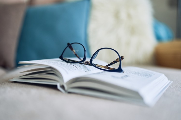 Glasögon för presbyopi läsglasögon för läsning av böcker