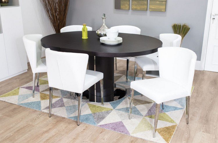 vilka-färger-match-wenge-matbord-runda-vita-stolar-sten-grå-vägg