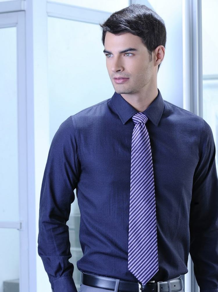 skjorta slips tvåfärgad lila rosa rand slips knut