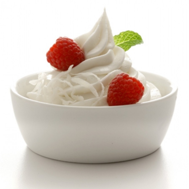 yoghurt jordgubbar vit skål utsökt efter fysisk ansträngning