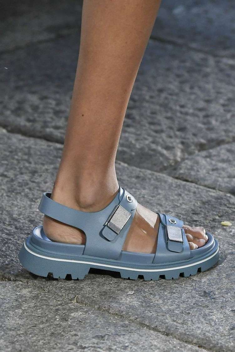 Pappa sandaler sko trend 2021 vilka skor är trendiga i sommar