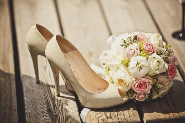 skor för bröllop klassisk-blank-läder-brudbukett