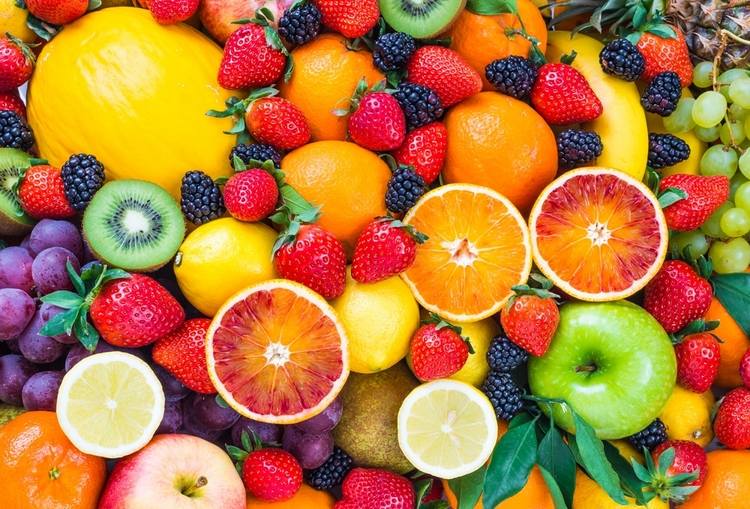 Många typer av frukt innehåller vitamin C.