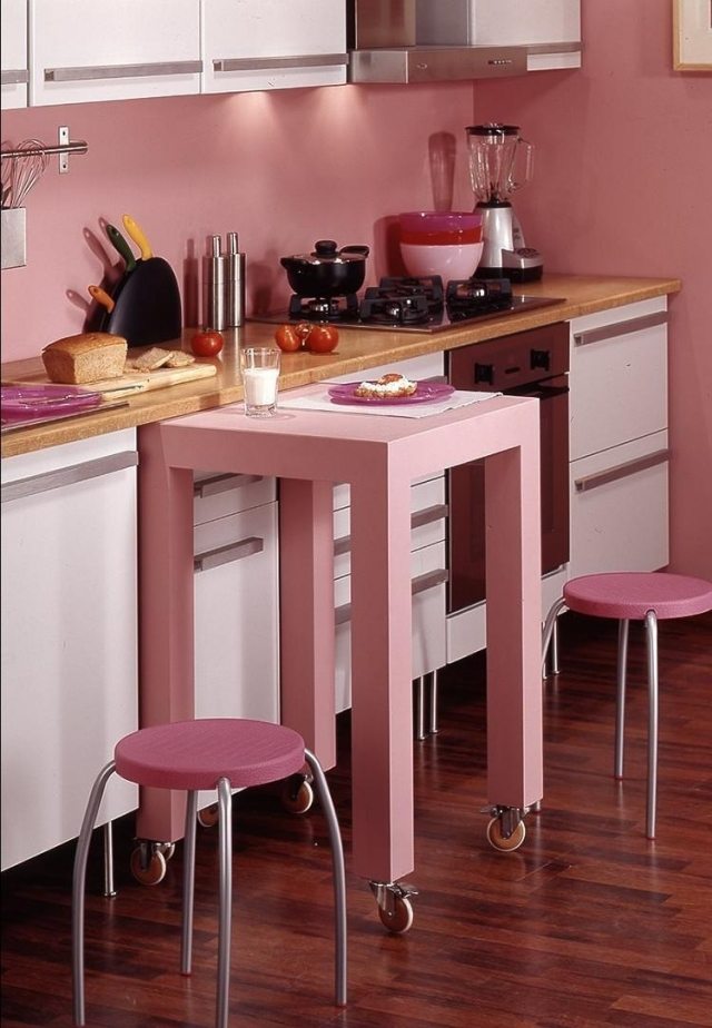 vägg-färg-kök-rosa-modulär-kök-idé-mobil-bord