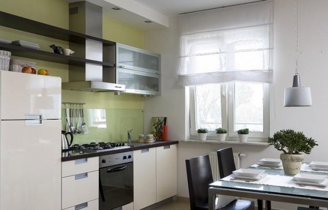 väggfärg-kök-ljus grönt-glas-stänkskydd