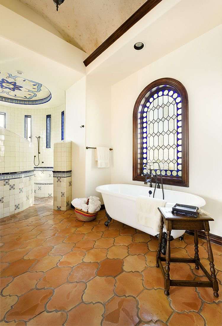 väggfärg terrakottakakel vit badrum fristående badkar