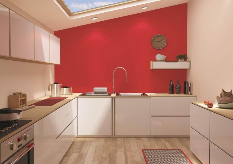 färgade väggar i köket röd vanilj sluttande tak framvägg vit pentry