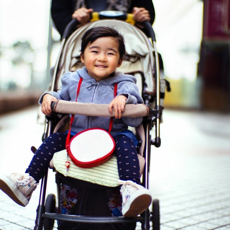 Köp en kombinerad barnvagn med babybad, sportstol och eventuellt även bilbarnstol