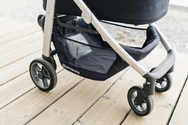 Köp en barnvagn med tillräckligt med plats för bagage och shopping
