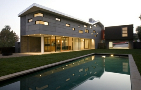 modern-arkitektur-stort-minimalistiskt-hus