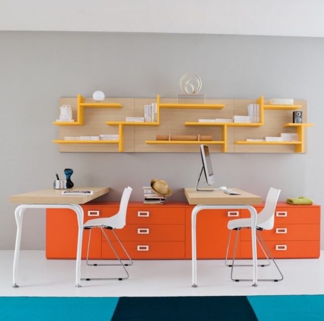 Attraktiva möbler barnrum moderna stolar skrivbord i höjdjustering