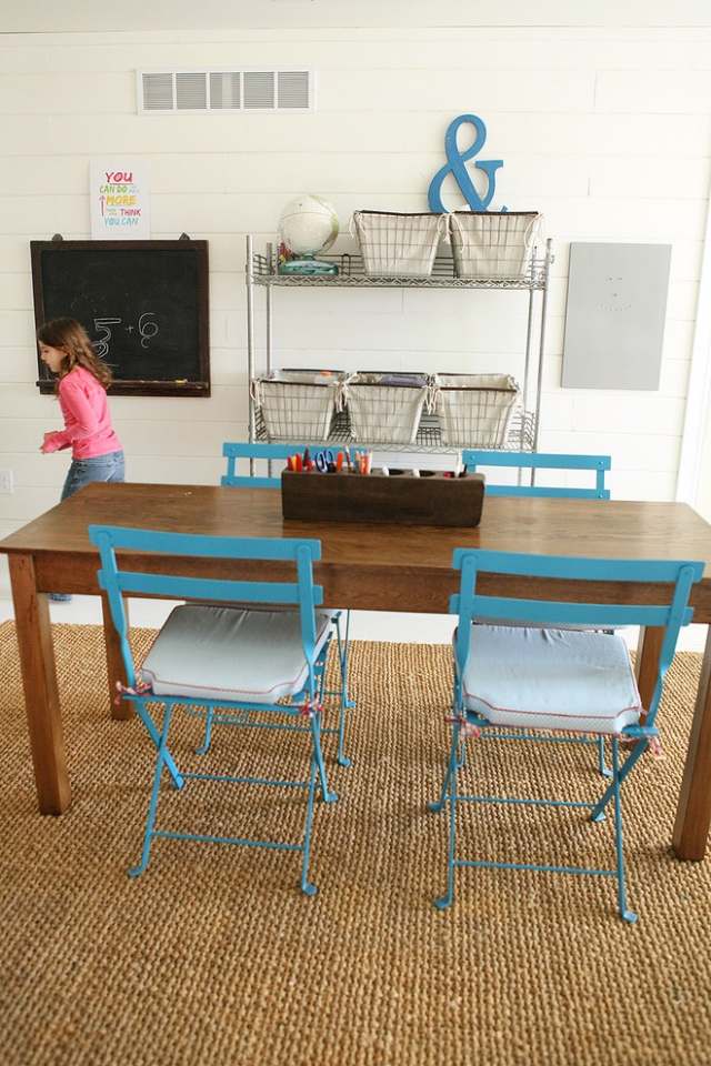 Massivt träbord för barnrum-för syskon förvaringsutrymme