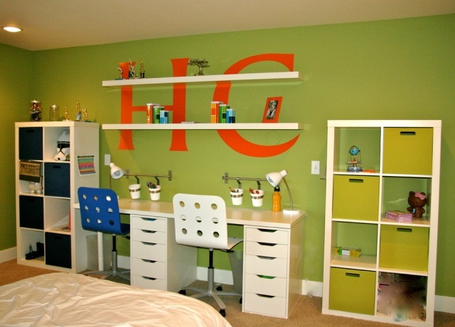 Färger pojkar rum gröna vägg måla skrivbord med förvaringsutrymme stolar