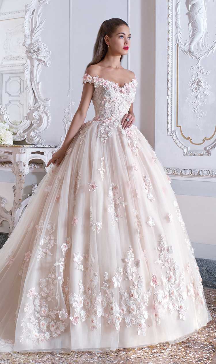 Vilken bröllopsklänning vilken figur smala kvinnor prinsessor bröllopsklänning rosa blommedetaljer