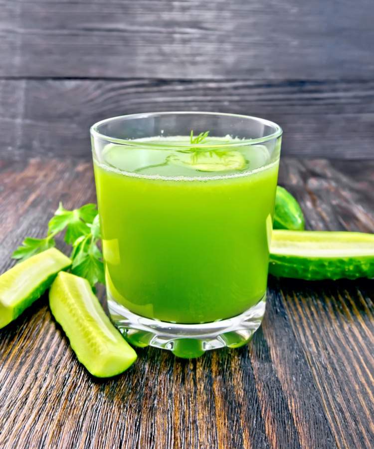Grön juice gjord på gurka är hälsosam