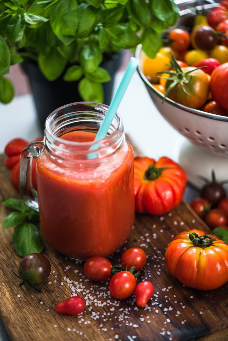 Tomatjuice från färska tomater