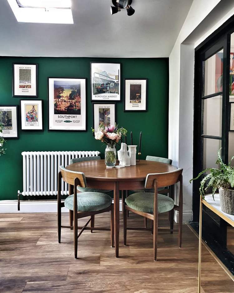 Väggfärg mossgrön i matsalen i retrostil Idéer för väggdesign med RAL 6005