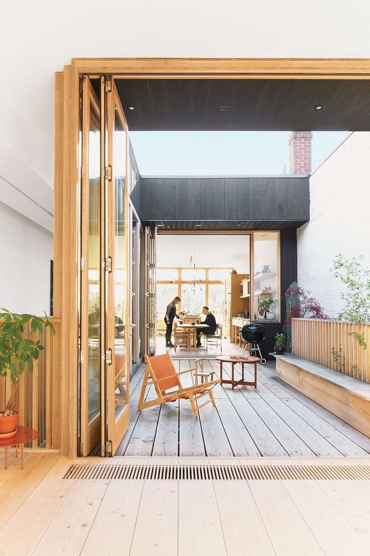 vilken-trä-terrass-tips-douglasie-modern-design-terrass-dörrar