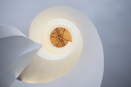 Spiraltrappa- Modern arkitektur från Portugal-spiral