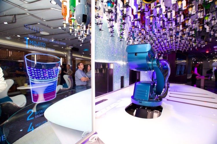 bionic bar robotarmar system skärm cocktail beställning