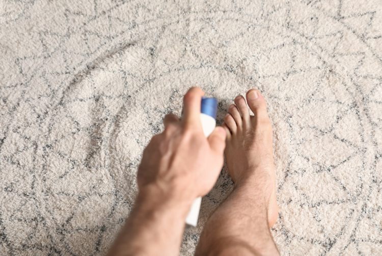 Deodoranter och pulver för fötter minskar svettproduktion och lukt