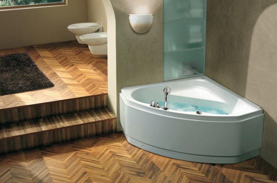 moderna badkar med ett tidlöst designat trägolv