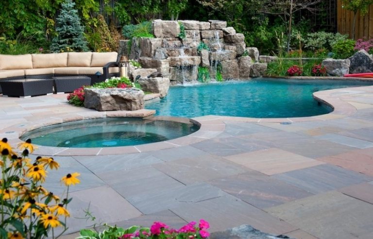 Whirlpool-trädgård-idéer-stenar-naturligt utseende-modernt