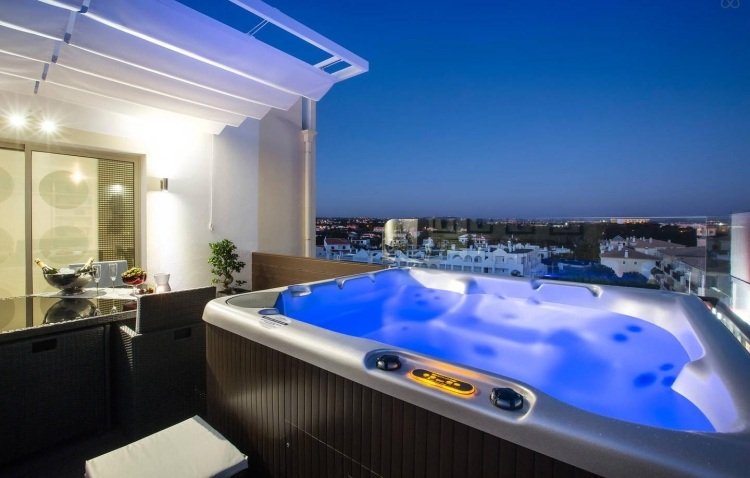 Jacuzzi-trädgård-tak-terrass-känsla av lyx
