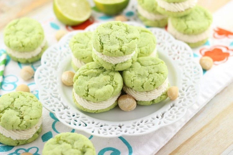 whoopies-do-it-yourself-light green-lime-baking-mix-macadamia-buttercream