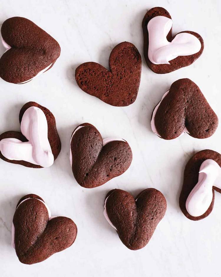 whoopies-make-yourself-choklad-hjärtan-hallon-fyllning-alla hjärtans dag