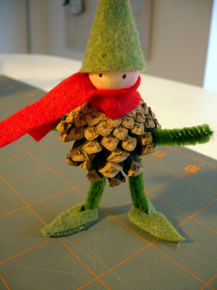 Imp tinker med plysch tråd-idéer-kottar-grön-filt