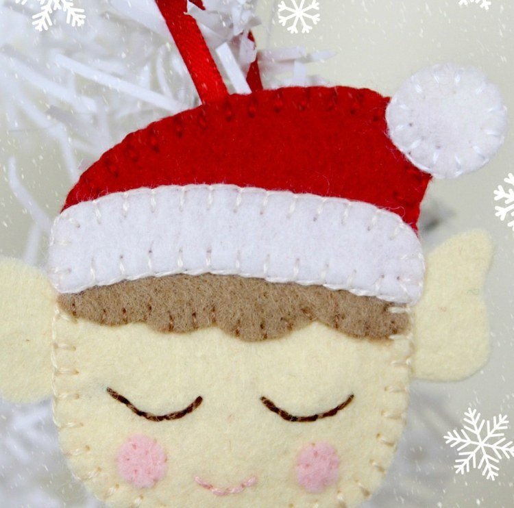 Imp-tinker-face-christmas-decorate-trailer-jul-träd