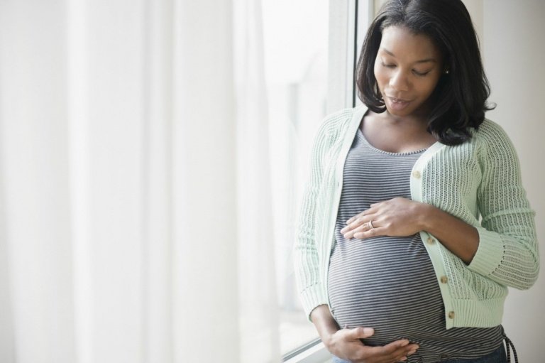 Under den 27: e graviditetsveckan rör sig barnet märkbart och kan drömma