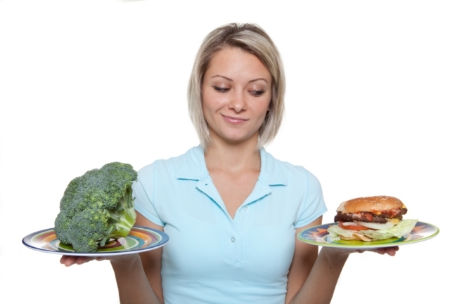 Fettmedvetna kalorifattiga matvanor näringsrik grön sallad