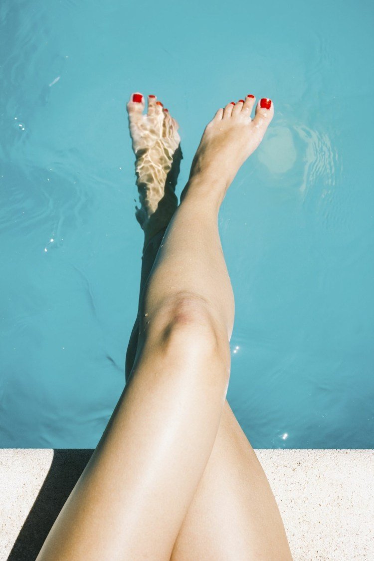 På sommaren är det inte ovanligt att benen svullnar på grund av de höga temperaturerna