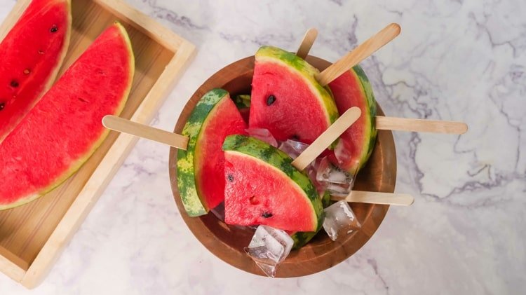 Serveringsmelon - snabb och enkel idé med popsicle -pinnar