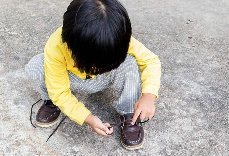 Lär dig att knyta skor i enkla steg - Hur man knyter rosetter
