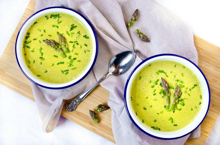 hur man lagar sparris soppa-gräslök-förrätt
