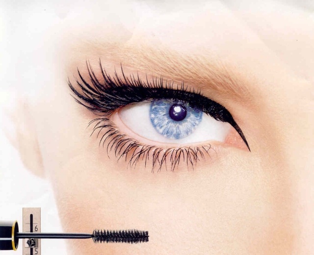 Tips för att applicera sminkögonblå ögonfransar