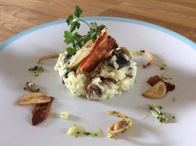 Risotto svamp persilja servering ring