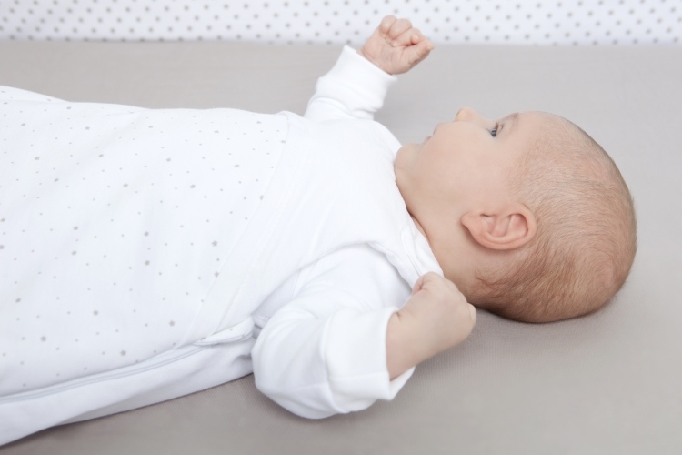 baby-sova-tips-baby-sovsäck-natt-vila-ryggläge
