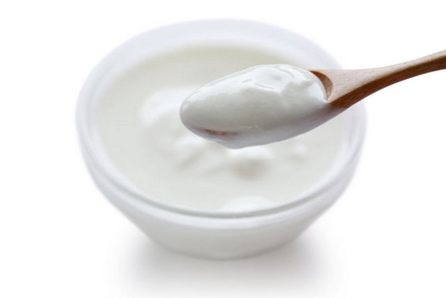 låg kalori yoghurt sked träskål flytande vit