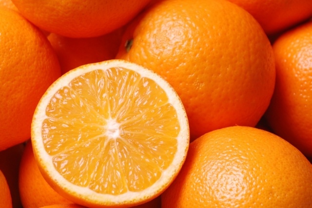 apelsiner, många mineraler, skurna med lågt kaloriinnehåll, saftiga, rika på vitaminer