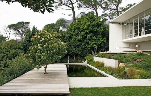 Trädgårds perenner stor trä terrass hus sluttning
