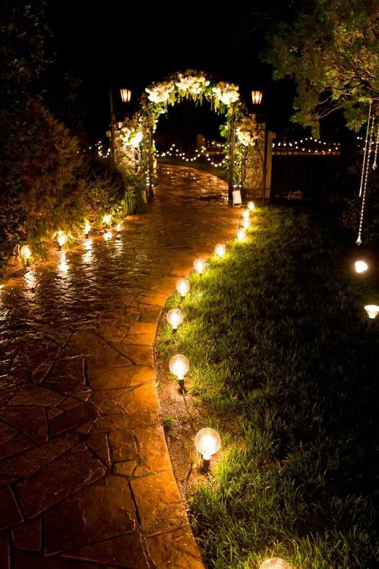 Planerar den perfekta trädgården bröllop idéer dekoration belysning lampor