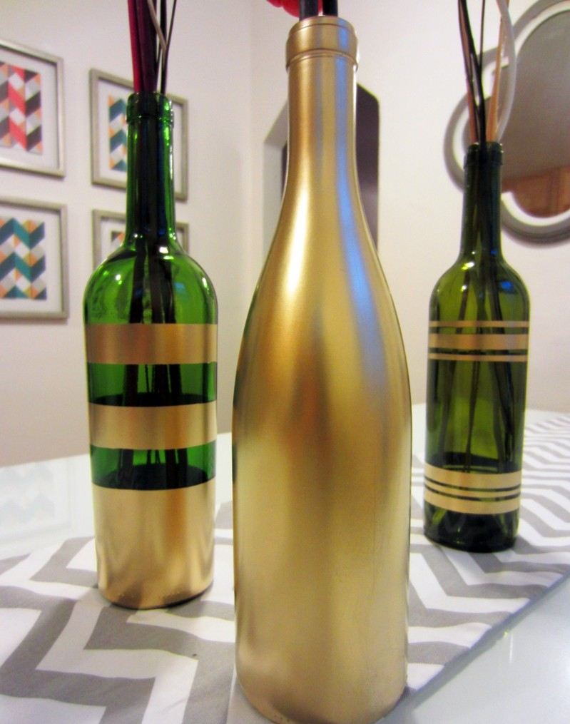 dekoration från flaskor DIY idé guld spray ränder vaser