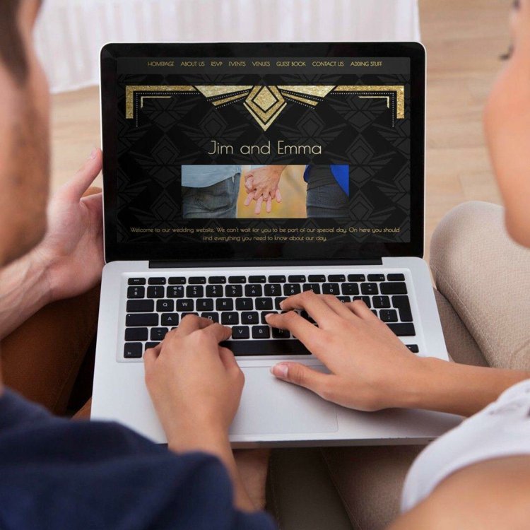 Designa och skicka bröllopsinbjudningar online