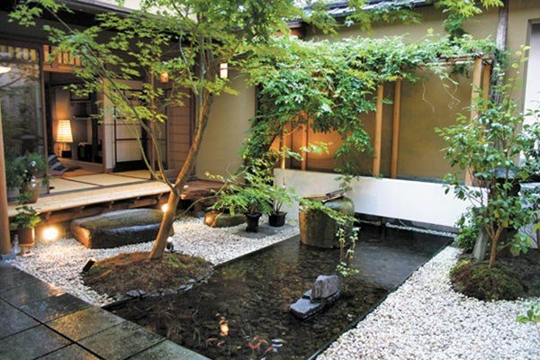japansk trädgårdsdamm