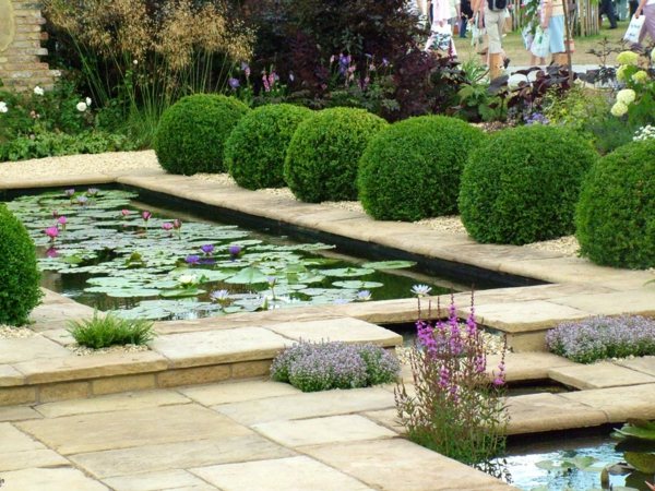 Engelsk trädgård damm marmor