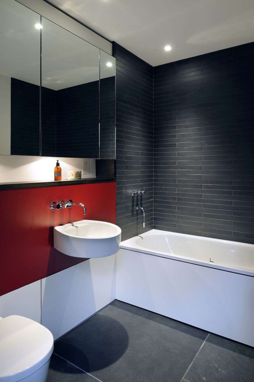 Inredning av badrummet i grått Badrumsplattor Moderna inredningstrender